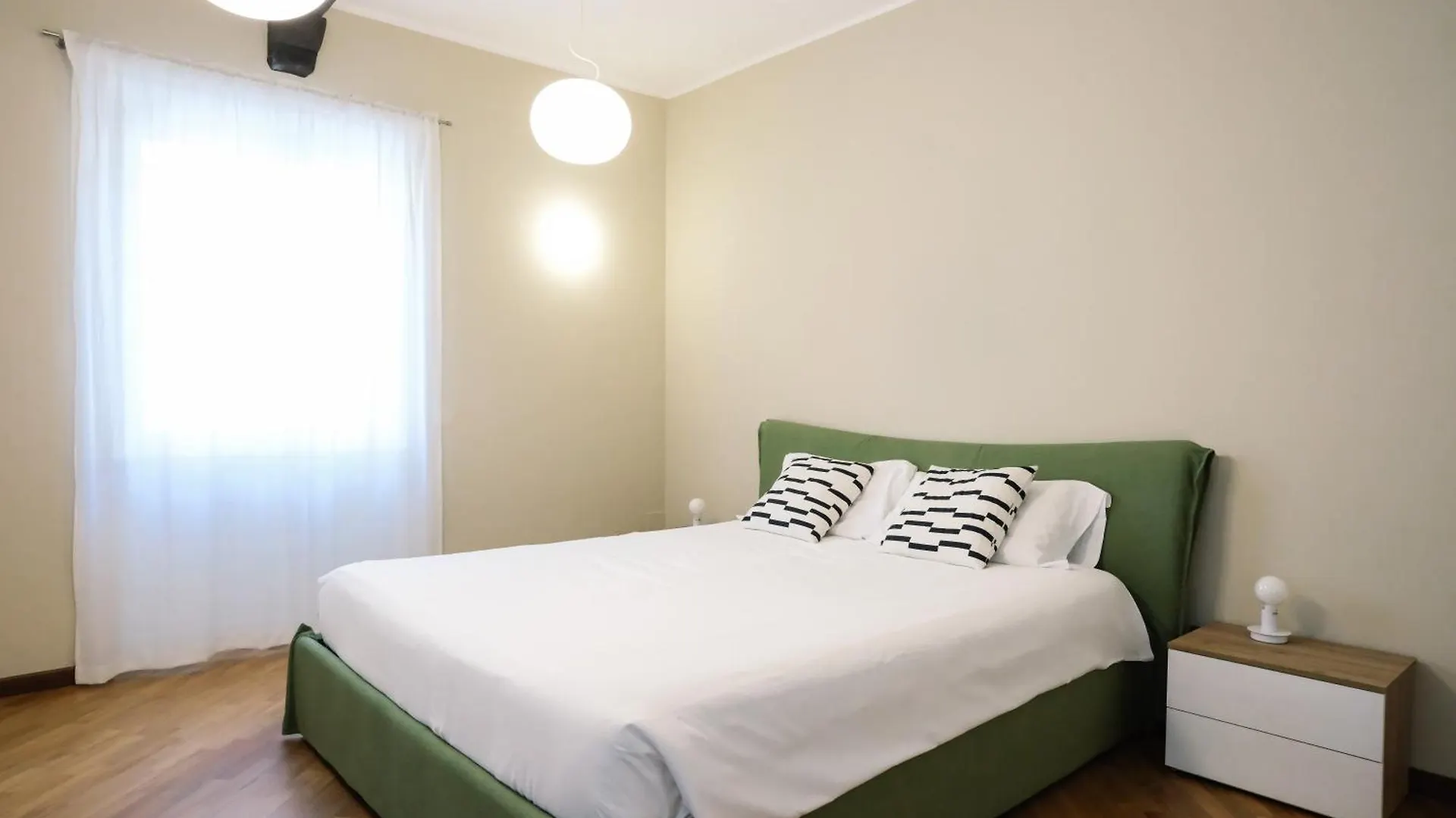 Flora Inn, Scotti'S House - Due Passi In Centro Μπέργκαμο
